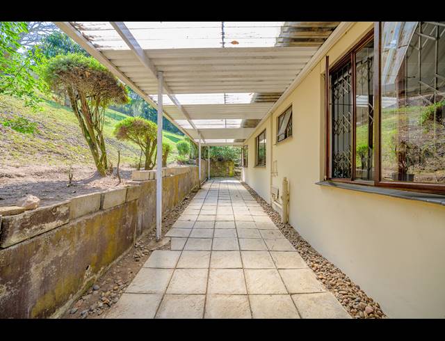 4 BEDROOM HOUSE FOR SALE IN PADFIELD PARK